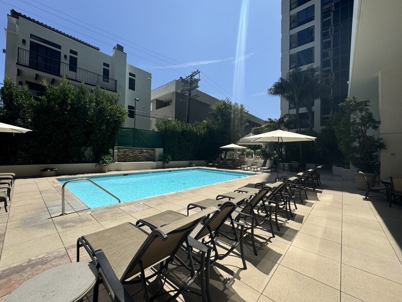 Building Photo - 10724 Wilshire Blvd