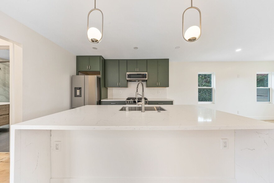 Building Photo - 3839 Fountain Ave