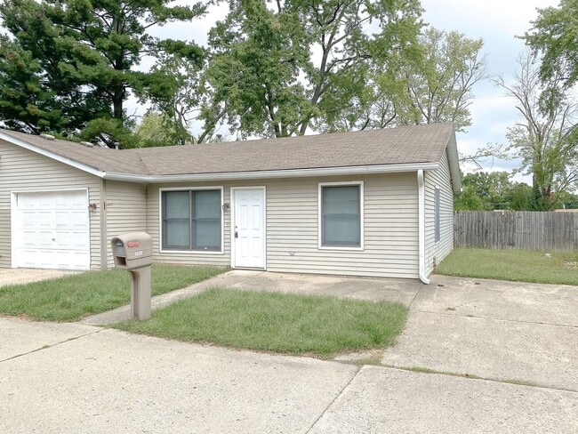 Building Photo - 2 bedroom 1 bath