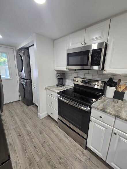 Building Photo - 26 S Forest Beach Dr