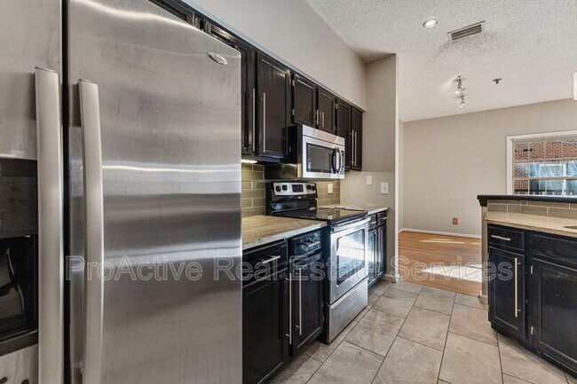 Building Photo - 300 Yarmouth St