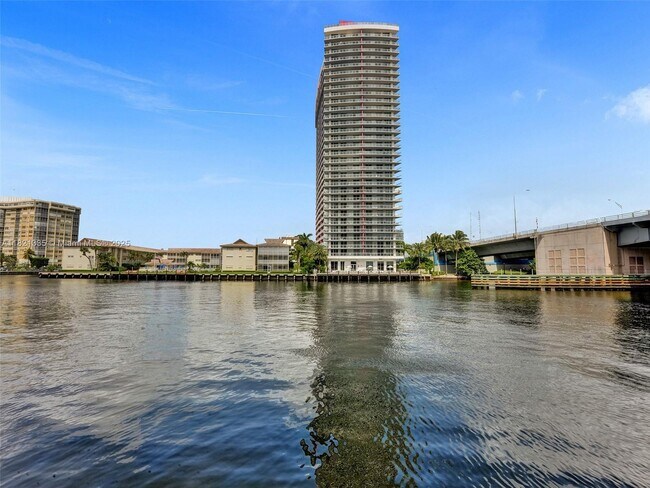 Building Photo - 1825 S Ocean Dr