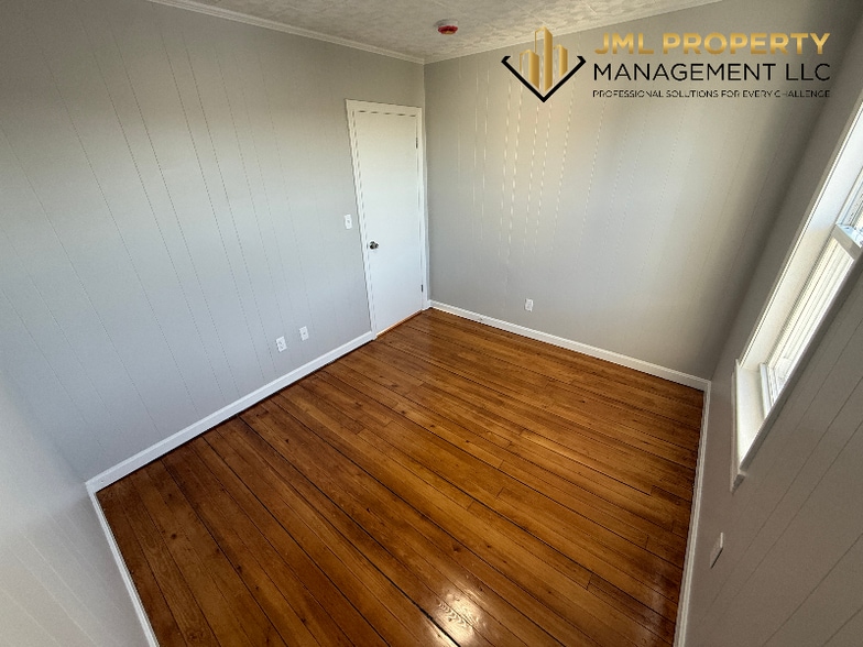 Building Photo - 52 Pitman St