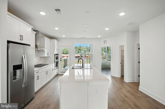 Building Photo - 10834 Cedar Ave