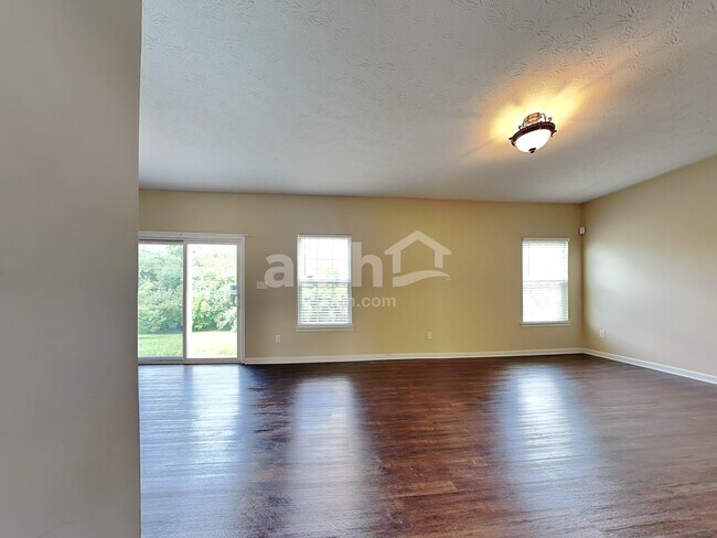 Building Photo - 45 Haverstraw Pl