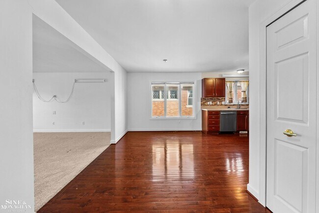 Building Photo - 904 Trombley Rd