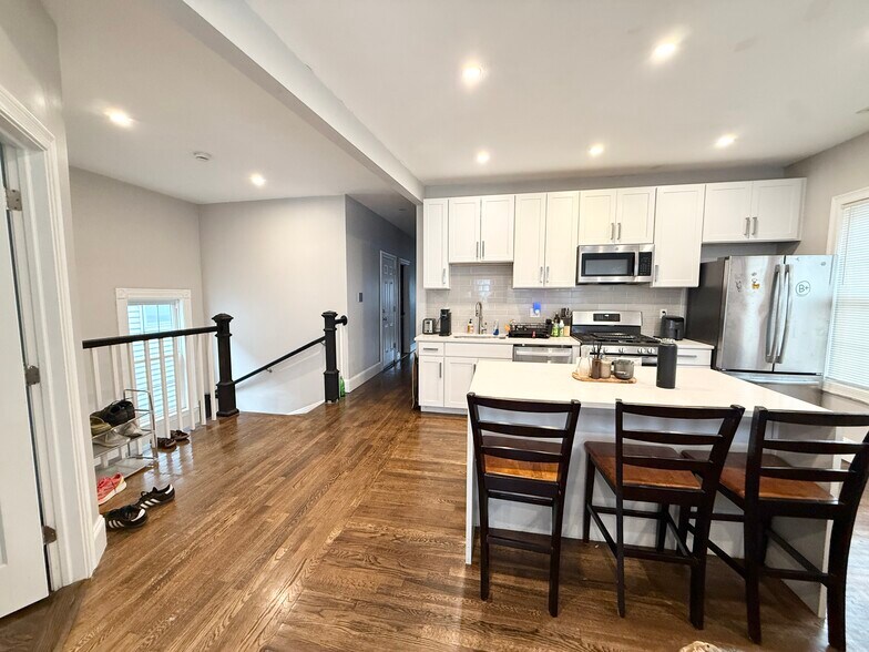 Building Photo - 91 Hillside St