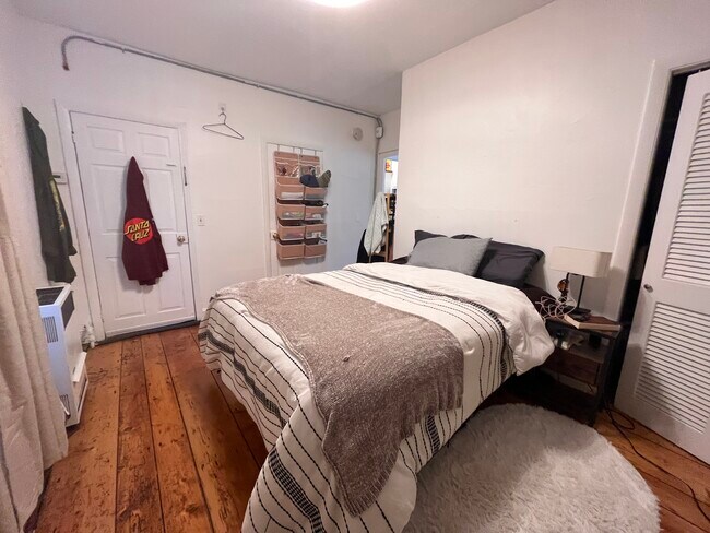 Bedroom - 74 John St
