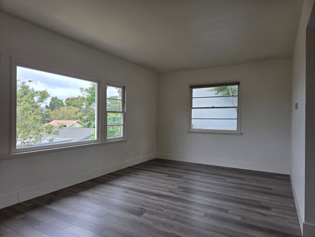 Building Photo - Move-In Ready 2-Bedroom Escondido Charmer!