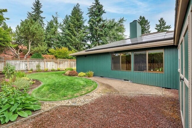 Building Photo - Single Level Ranch Style Home in Singing Woods!