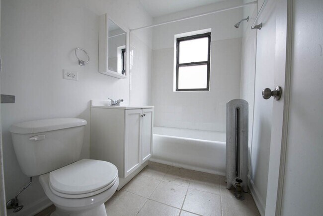 Building Photo - 7914 S Hermitage Ave