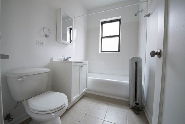 Building Photo - 7914 S Hermitage