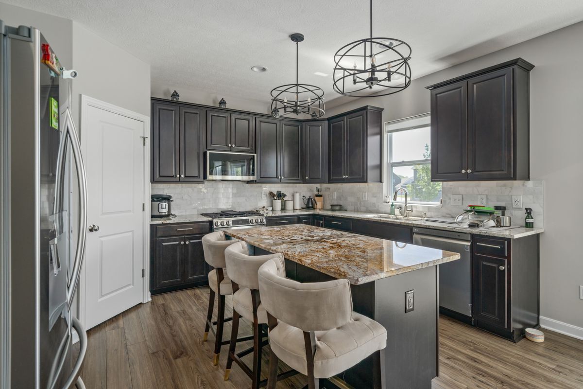 Building Photo - 1033 Quarry Oak Dr