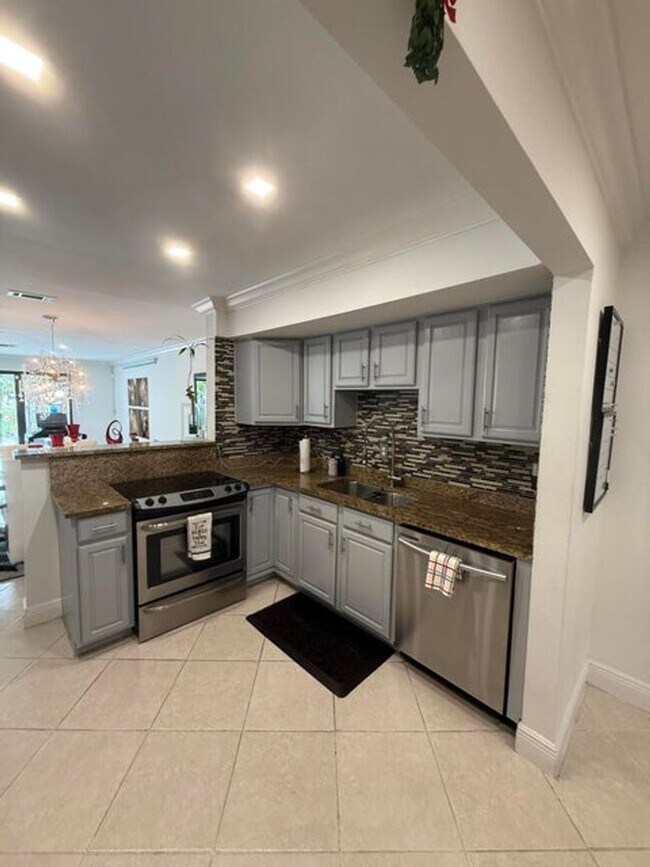 Primary Photo - 12394 Westhampton Cir