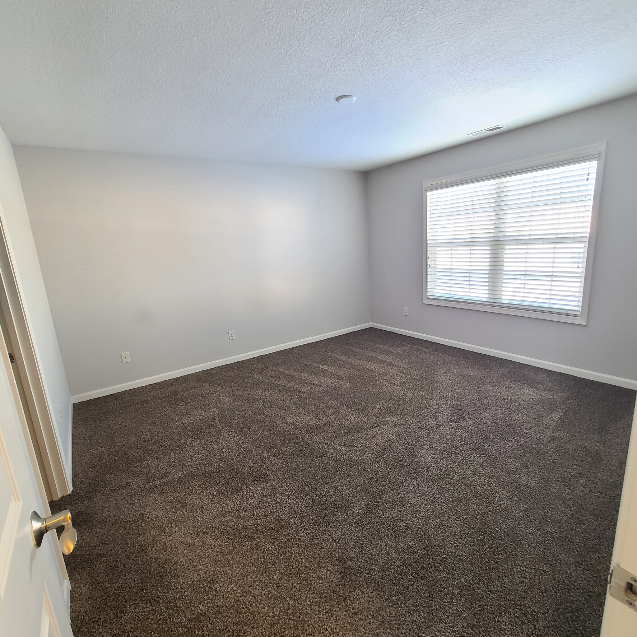 Building Photo - 10192 Greenmoor Dr