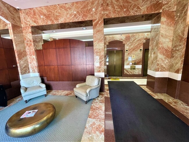 Building Photo - Large 2 Bedroom/1 Bath WITH PARKING