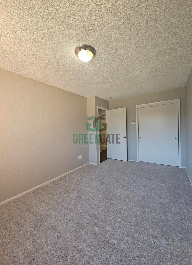 Building Photo - 495 Cherry Ln