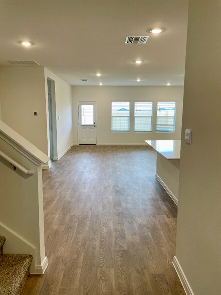 Building Photo - 270 Yosemite Dr