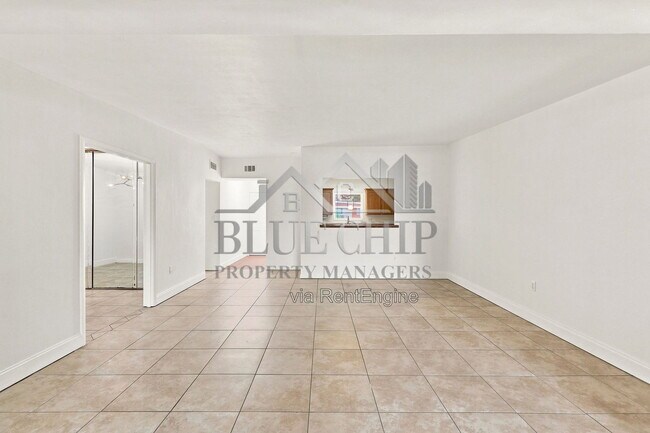 Building Photo - 6714 Nina Rosa Dr