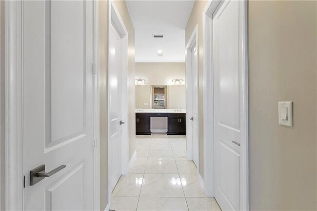 Building Photo - 11835 S Baypoint Cir