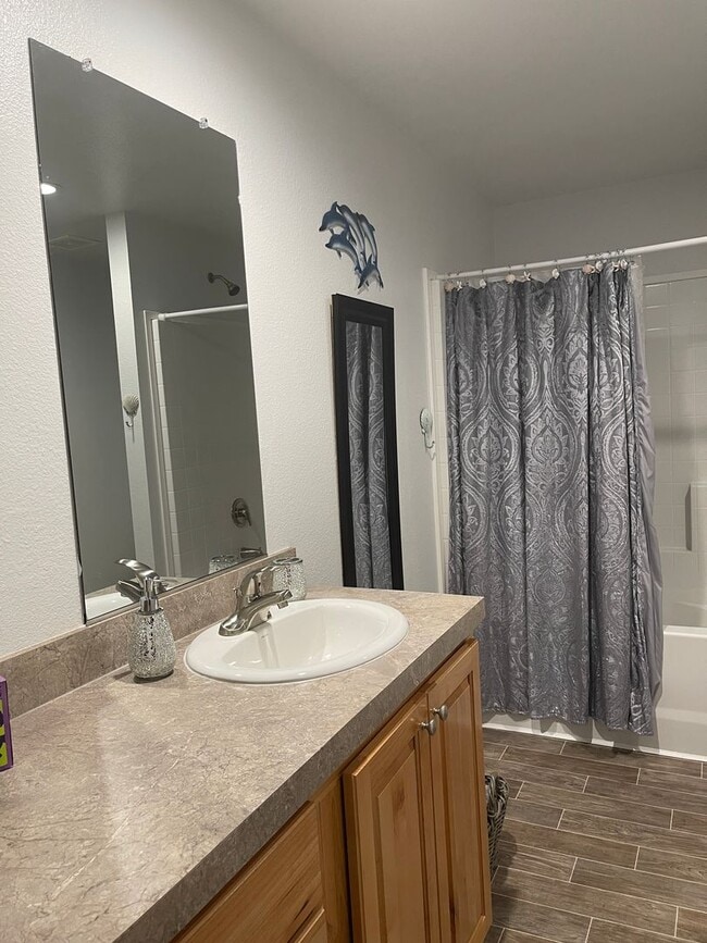 Building Photo - 2168