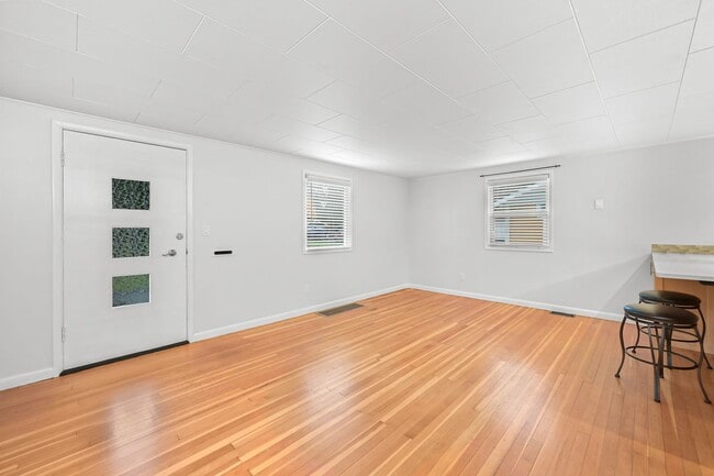 Building Photo - Welcome Home to Comfort and Charm in Blaine, WA!