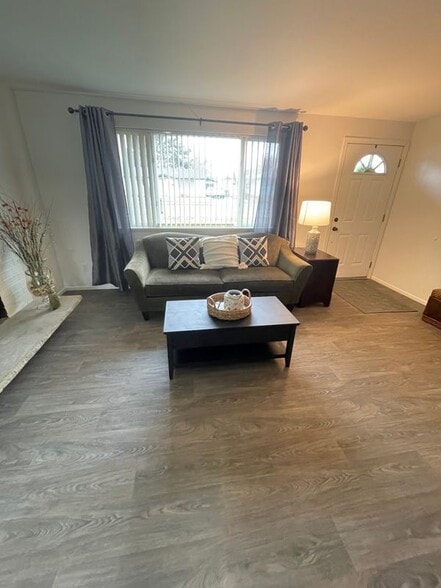 Building Photo - 455 S Morain St