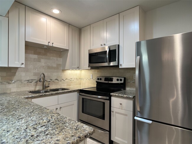 Building Photo - 1601 S Shepherd Dr