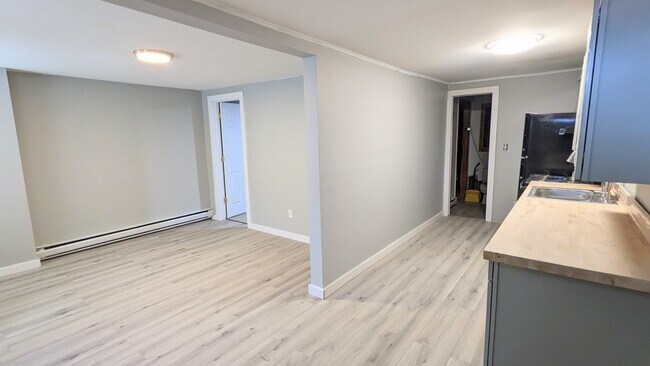 Building Photo - 594 4th St