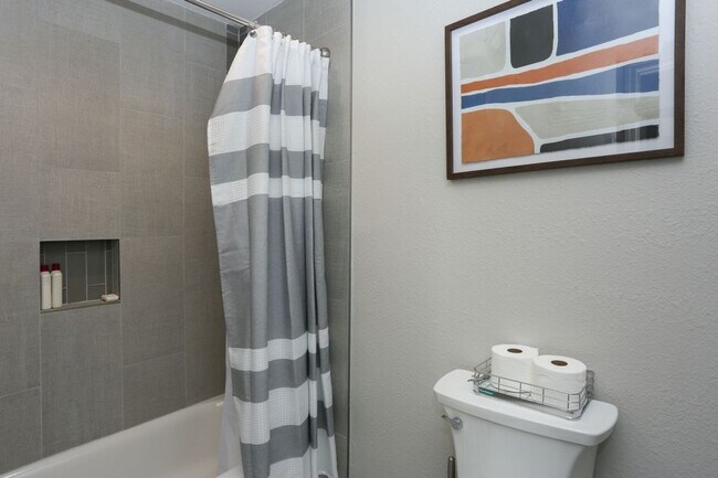 Building Photo - Beautiful 4 bed, 4 bath with garage in Fri...