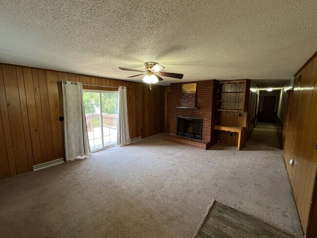 Building Photo - Spacious 4-Bedroom 3-Bathroom Brick Home in Arcadia Area
