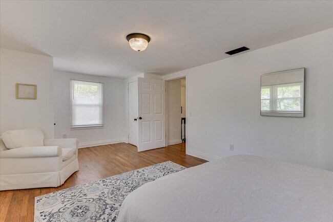 Building Photo - 1532 Colleton Ave SE