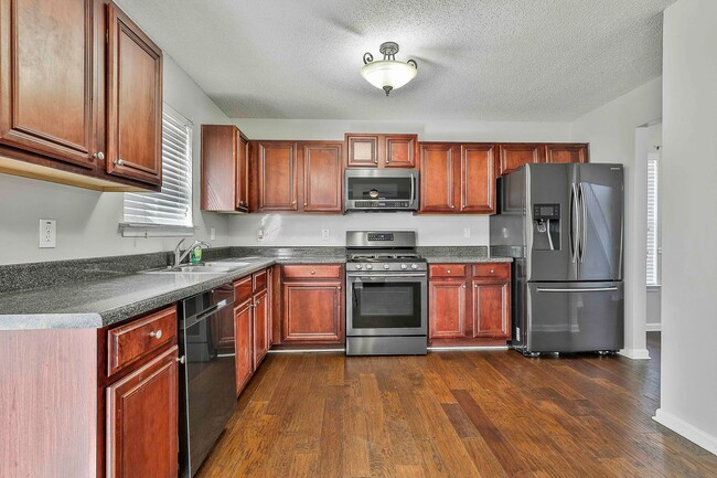 Building Photo - 4BR Fairburn Rental in Quiet Community. La...