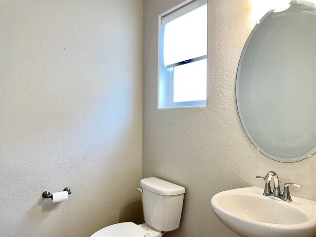 Building Photo - Built in 2021- Stunning 5 Bedroom 4 bath H...