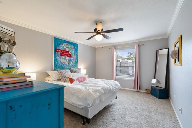 Building Photo - 7575 Katy Fwy