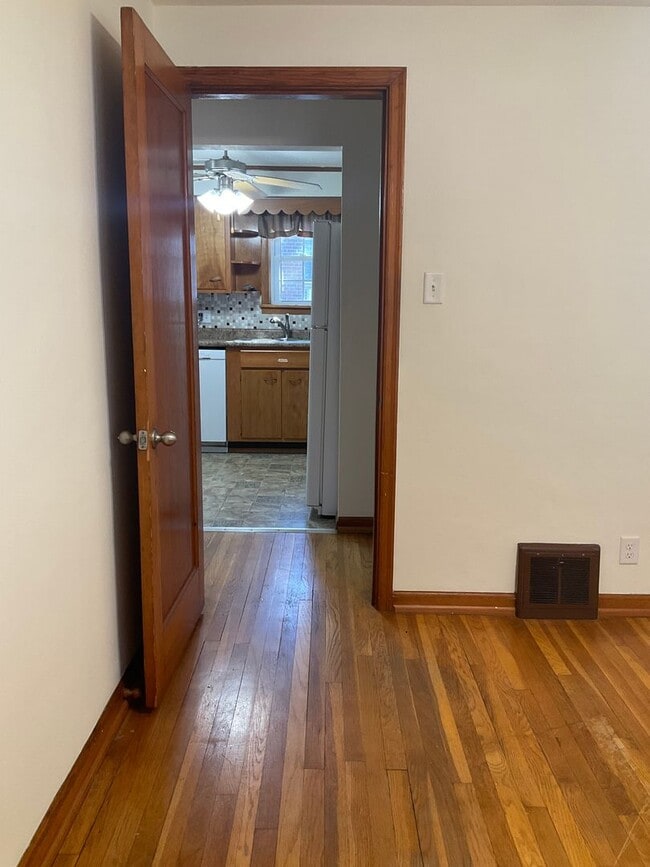 Building Photo - 207 W Hwy 50