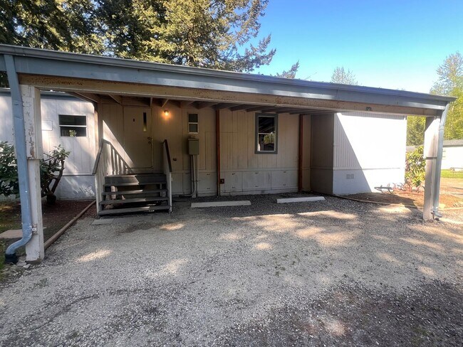 Building Photo - 2074.5 Willeys Lake Rd