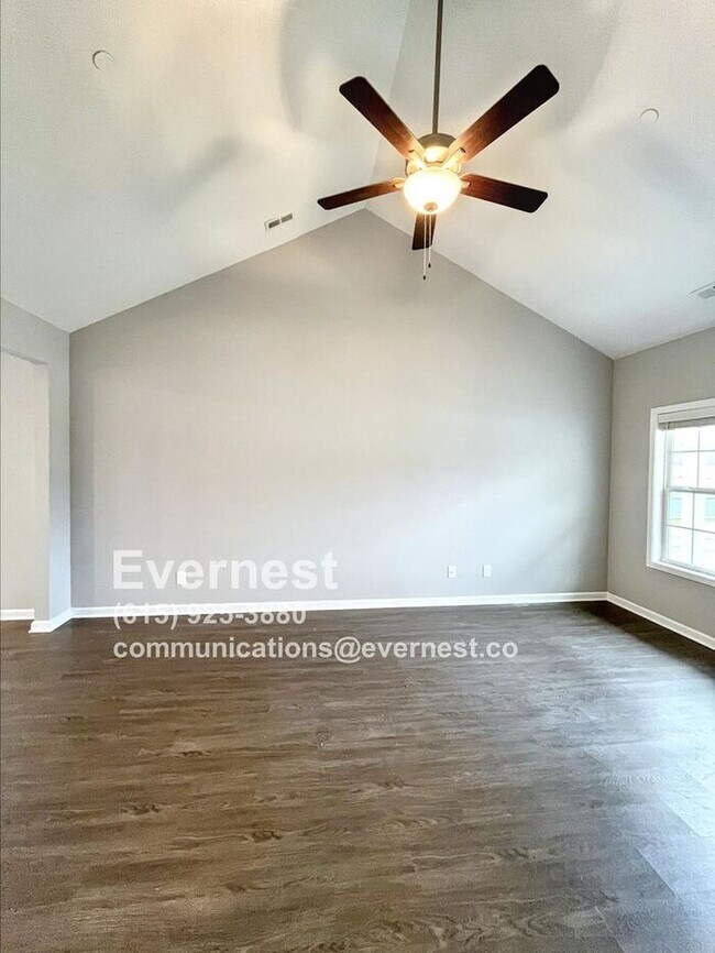 Building Photo - 4-Bedroom, 2-Bathroom Home in a Convenient...