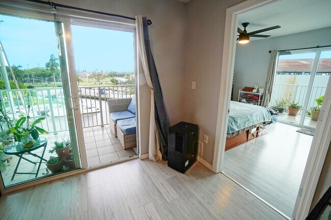 Building Photo - 2415 NW 16th St Rd