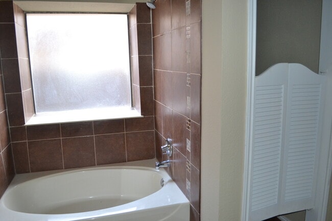Building Photo - House in Arlington For Lease - Mansfield ISD.
