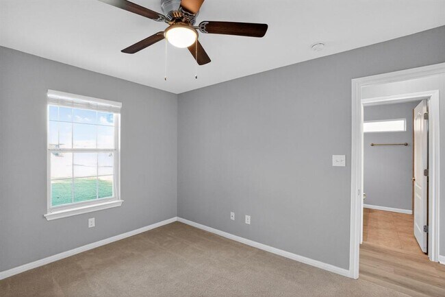 Building Photo - 219 Valley Oaks Loop