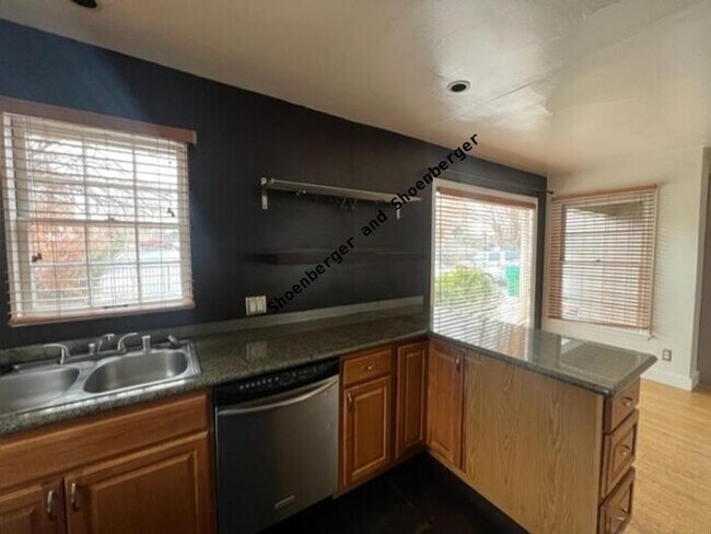 Building Photo - 343 Stewart Street