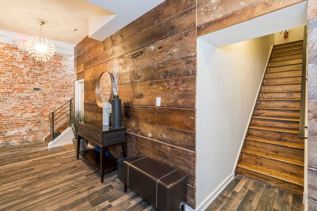 Building Photo - 830 S 4th St