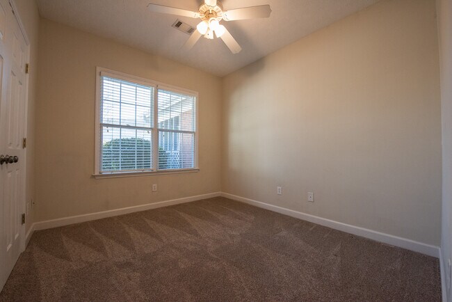 Building Photo - 1605 Over Cup Cir