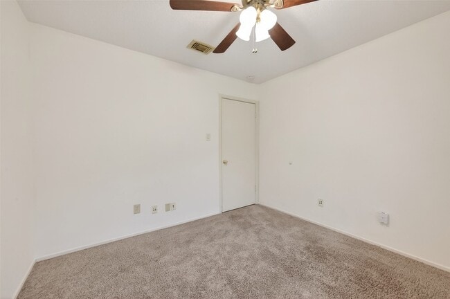 Building Photo - 21623 Crescent Heights St