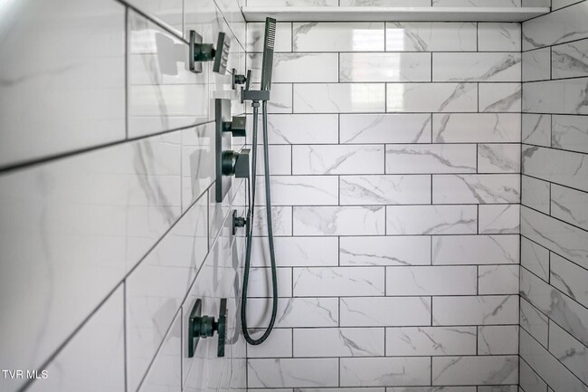 Building Photo - 3655 W Allens Bridge Rd