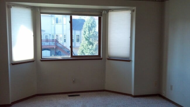 Building Photo - 5952 Corinth Dr