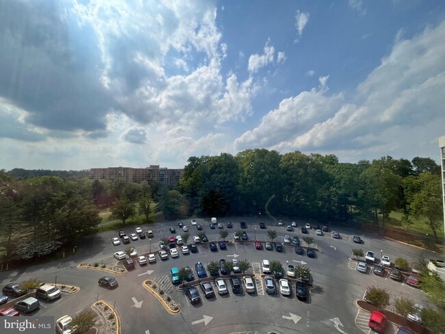 Building Photo - 15100 Interlachen Dr