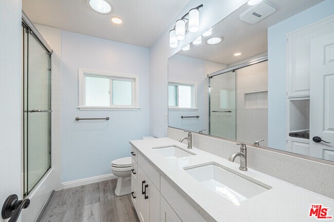 Building Photo - 2537 Cotner Ave
