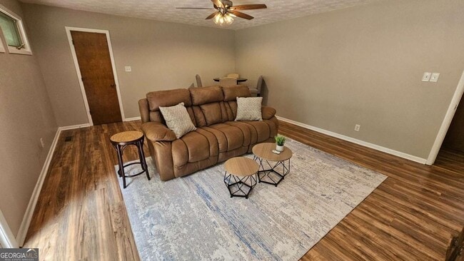 Building Photo - 810 Joy Dr